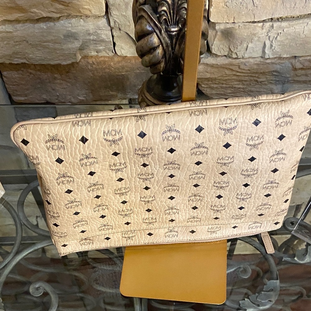MCM Tan Visetos Rare Rabbit Limited Edition Medium Size Clutch - Picture 12 of 13